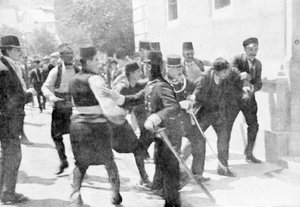 加夫里洛·普林西普（Gavrilo Princip）被捕，弗朗兹·斐迪南大公（1914） 作者 不明