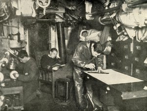 在海底。 1919年，在一艘潜水艇的病房里。 作者 不明