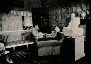 奥古斯特·罗丹（Auguste Rodin）在他的书中，地址为77 Rue De Varenne，c1900 作者 不明