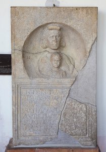 Aurelius Apius, 石碑 作者 不明