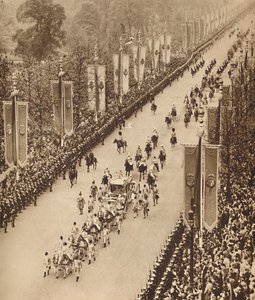 横幅街，1937年5月12日 作者 Unbekannt