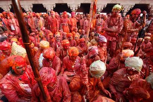 Barsana villagers celebrating Holi in Nandgaon Nandgaon Inde 作者 不明