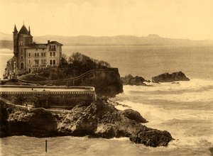 比亚里茨-贝尔扎别墅和比利牛斯山链，约建于1930年。 作者 不明