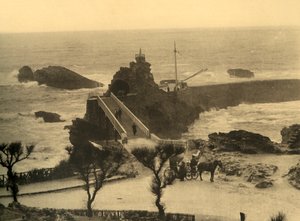 比亚里茨（Biarritz）-罗彻（Rocher de la Vierge），大约1930年。 作者 不明