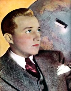 宾·克罗斯比（Bing Crosby），美国歌手和演员，1934-1935年 作者 不明
