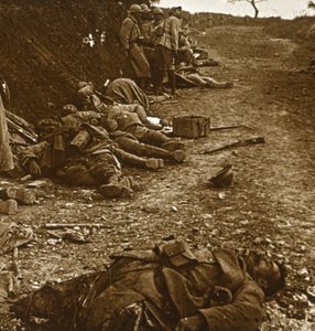 1918年法国北部占领库尔塞勒之后的遗体 作者 不明