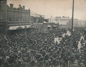布尔突击队穿越约翰内斯堡第二次穿越战争，摄于1900年。 作者 不明