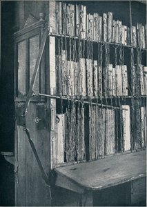 15世纪的书柜，带有更高版本，以及17世纪的画框，c1931 作者 不明