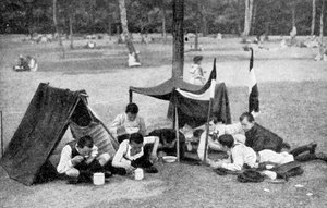 男孩露营，德国柏林，1922年 作者 不明