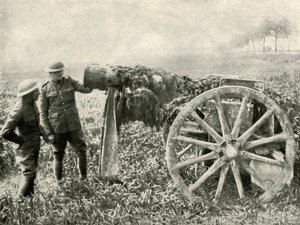 1919年，英国假枪在野外吸引德军之火。 作者 不明