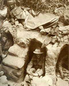 1916年，第一次世界大战，法国蒂普瓦尔森林的战ie中的英国士兵，1935年。 作者 不明