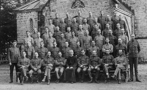 1917年查克拉塔驻军教堂外的英军 作者 不明