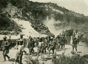 英国军队与土耳其战俘，第一次世界大战，1915年，c1920。 作者 不明