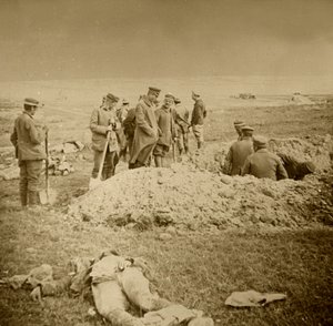 法国北部Sainte-Marie-à-Py的埋葬尸体，c1914-c1918。 作者 不明
