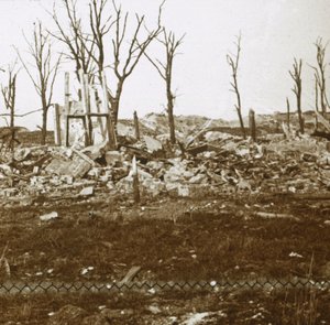 由法国北部凡尔登市的塔万尼斯堡（Tavannes Fort）摄于c1914-c1918 作者 不明