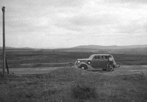 康沃尔郡博德明高地上的车，c1930s-c1940s 作者 不明