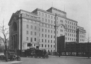 伦敦布什大厦的中心街区，始于1924年，来自Aldwych 作者 不明