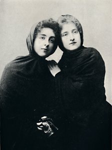 教堂服装曼托的智利女人，1911年 作者 不明