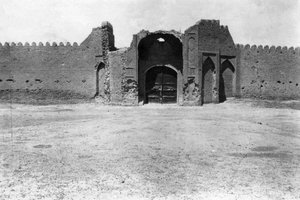 美索不达米亚萨马拉（Samarra）城门，1918年 作者 不明
