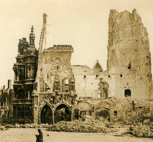 法国北部阿拉斯的钟楼和市政厅，c1914-c1918 作者 不明