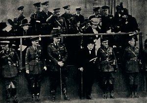 1919年至1945年3月，穿越伦敦的殖民军队。 作者 不明