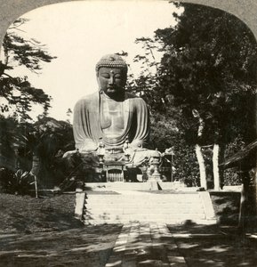 日本人尊敬的巨大佛像，位于日本镰仓的西尔万神庙，c1900年。 作者 不明