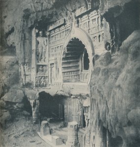 c1935年，凭借奇妙的技巧从岩石凿成的圆柱和始祖 作者 不明