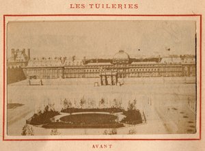 Commune of Paris (1871): view of the Palais des Tuileries in Paris before the fire of May 1871. Photograph of Pierre Pepetit. Print on cardboard, Dim. 9x5,4 cm 作者 不明