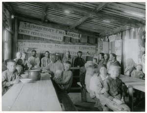 1930年代初期，苏联共产主义农业集体化 作者 不明