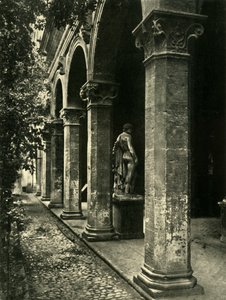 威尼斯宫的庭院，意大利罗马，1908年。 作者 不明