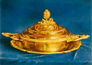 带盖的碗和盘子，1938年。 作者 不明