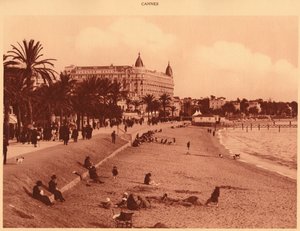 Croisette长廊-戛纳海滩和赌场，1930年。 作者 不明