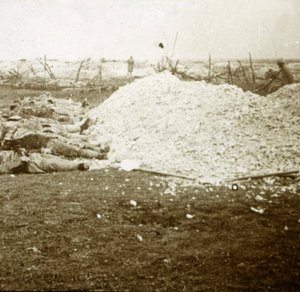 尸体，法国北部苏安，1915年9月 作者 不明