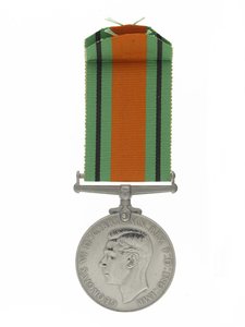 Defence Medal 1939-45 (nickel & silk) 作者 不明