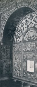 德里c1910年，《正义尺度》雕刻了大理石屏幕，通过它收到了请愿书。 作者 不明