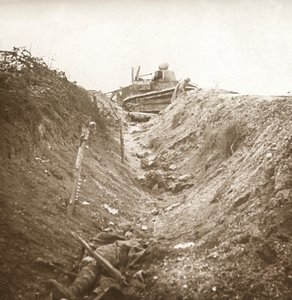被毁的坦克和尸体，法国奥贝里夫斯，C1914-C1918 作者 不明