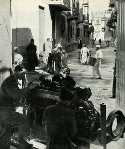 散布在开罗的后街是一个小工业... c1942-1943，1945年。 作者 不明