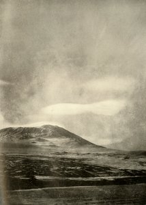 Erebus上方的哑钟形云，c1908年，1909年。 作者 不明
