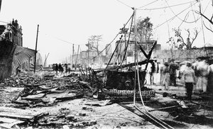 牙买加金斯敦（Kingston）国王街（King Street），地震破坏和汽车烧毁，1907年 作者 不明