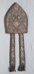 绣花斜接器，1700年代。 作者 不明