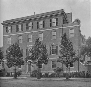 1924年，纽约市WK Vanderbilt夫人的房子在东57街入口前面 作者 不明