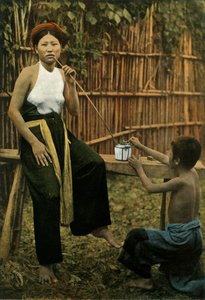Femme Fumant De Lopium，《女性吸烟鸦片》，1900年。 作者 不明