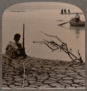 死海渔民：在岸上显示裂缝，c1900 作者 不明