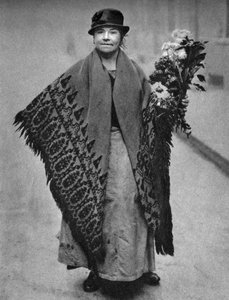 卖花姑娘，伦敦，1926-1927年 作者 不明