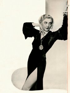 法兰西斯日纪念日：展位杜松子酒公司（Boths Gin）展现了公司中的佼佼者，c1935 1935年。 作者 不明