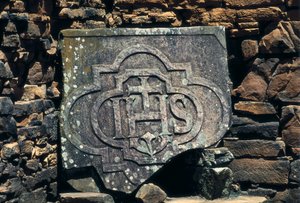 Franco-maconic symbol and initials of Christ engraved on a stone, site of the Jesuit missions of San Ignacio Mini in Argentina, established in 1611 (stone) 作者 不明