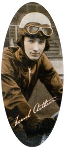 弗兰克·亚瑟（Frank Arthur）1908-1972，澳大利亚赛车场队长，1935 作者 不明