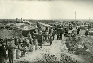 1919年，位于火线后面的法国现场服务厨房。 作者 不明