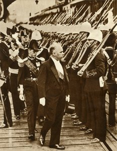 法国总统雷蒙德·庞加莱（RaymondPoincaré）和威尔士亲王爱德华（Edward），1935年6月在朴次茅斯（1935年6月）。 作者 不明