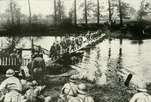 法国部队渡河，1919年。 作者 不明